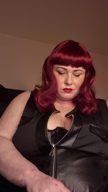 TheDevineMissDeviant's Streamate show and profile