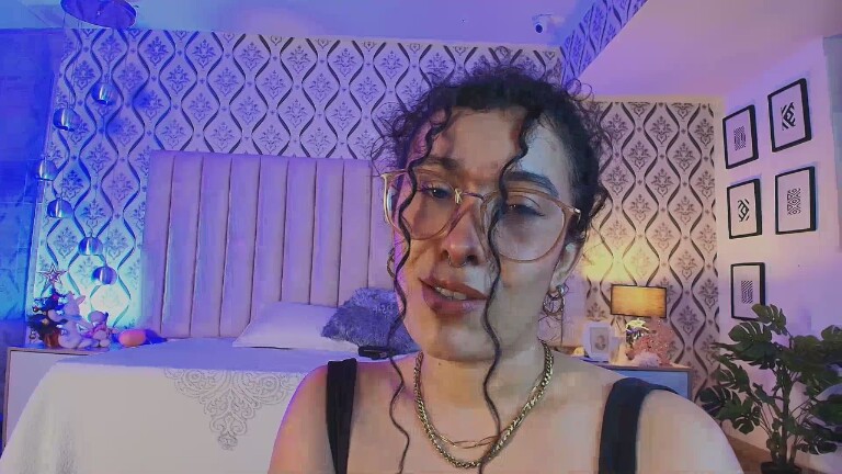 Emma_Lunny's Streamate show and profile