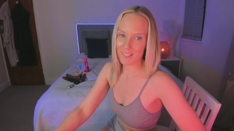 HotWifeUK's Streamate show and profile