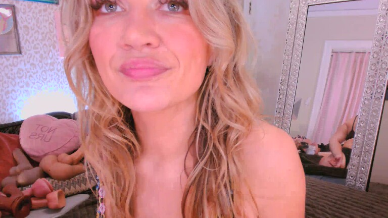 KamiliaMae's Streamate show and profile