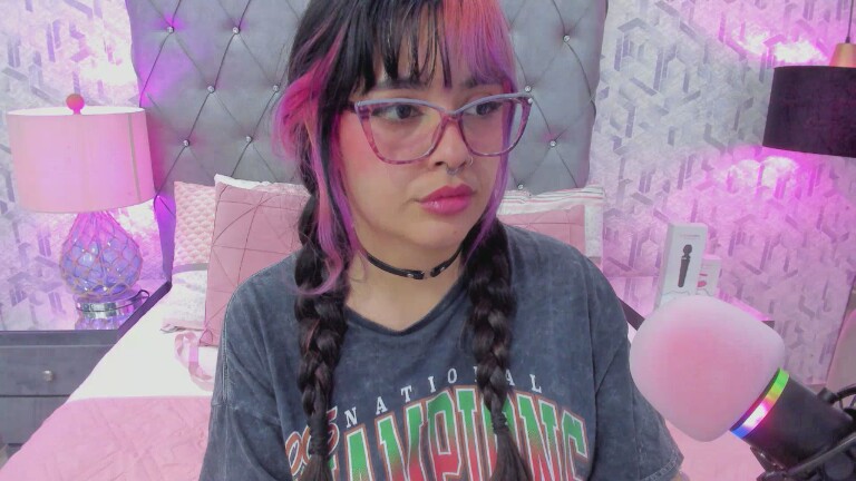 MaddyeWaves's Streamate show and profile