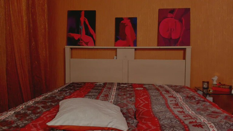 GlamNova's Streamate show and profile