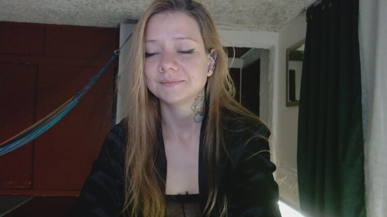 VicktoriaLou's Streamate show and profile