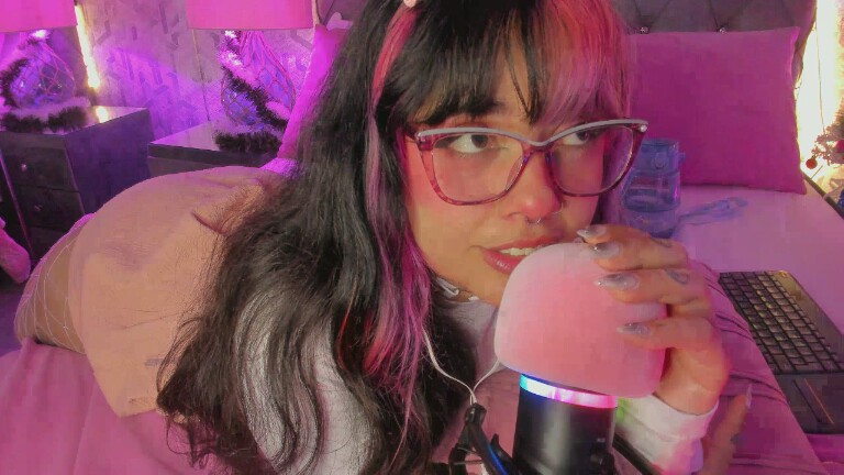 MaddieWaves's Streamate show and profile