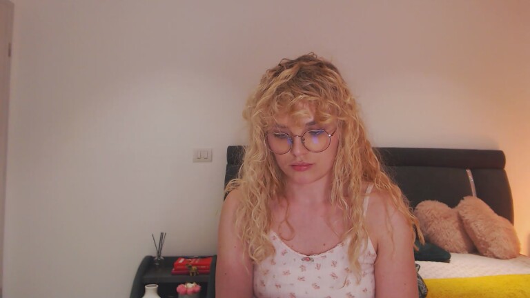 EVYE's Streamate show and profile