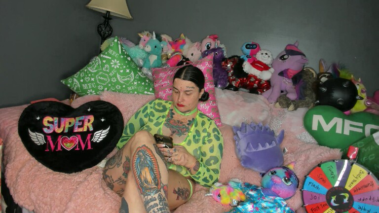 NylonDolly's Streamate show and profile