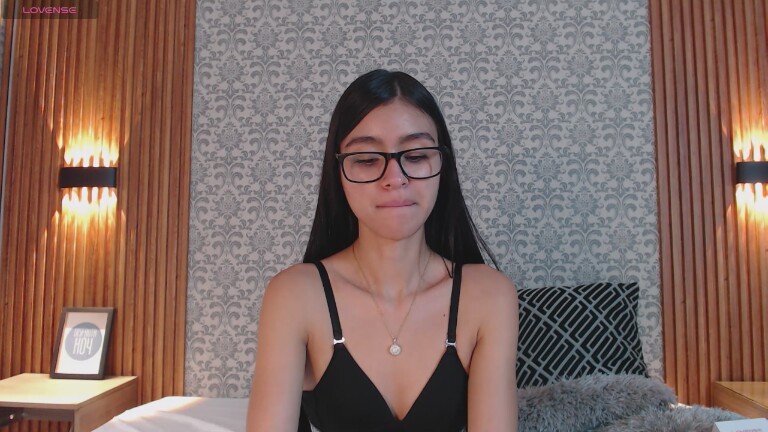 Charlotte_18's Streamate show and profile