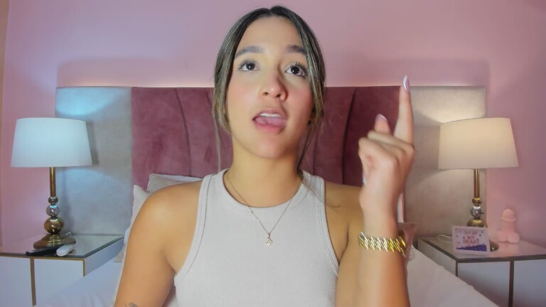 AriannaDuque's Streamate show and profile