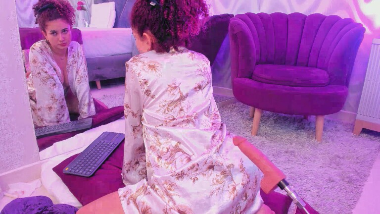 HollyJhonson's Streamate show and profile