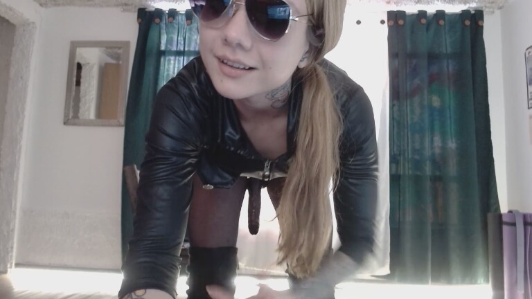 VicktoriaLou's Streamate show and profile