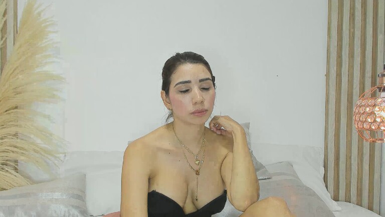 BellaSweet's Streamate show and profile