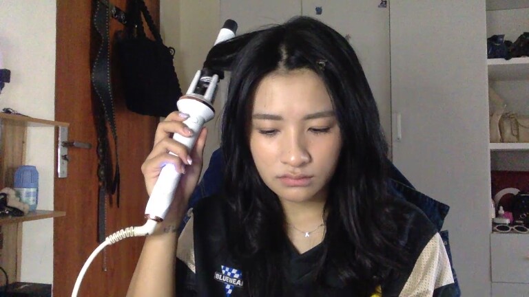 LyLy_94's Streamate show and profile