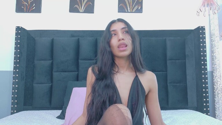 littleeemiily21's Streamate show and profile