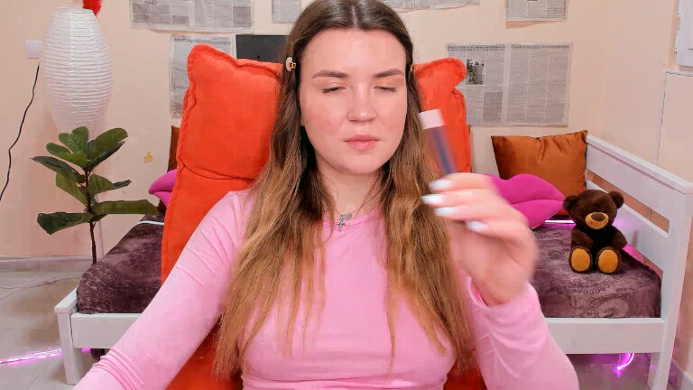 Reneswee's Streamate show and profile