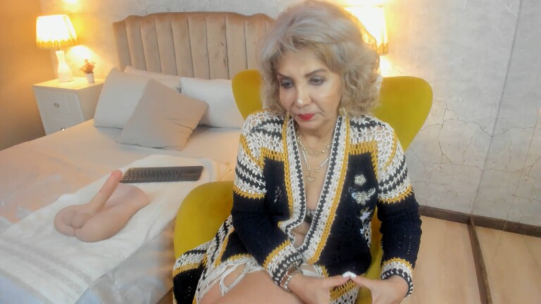 MoulinLamour's Streamate show and profile