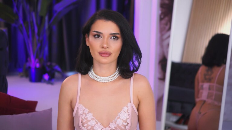 NaughtyyChloe's Streamate show and profile