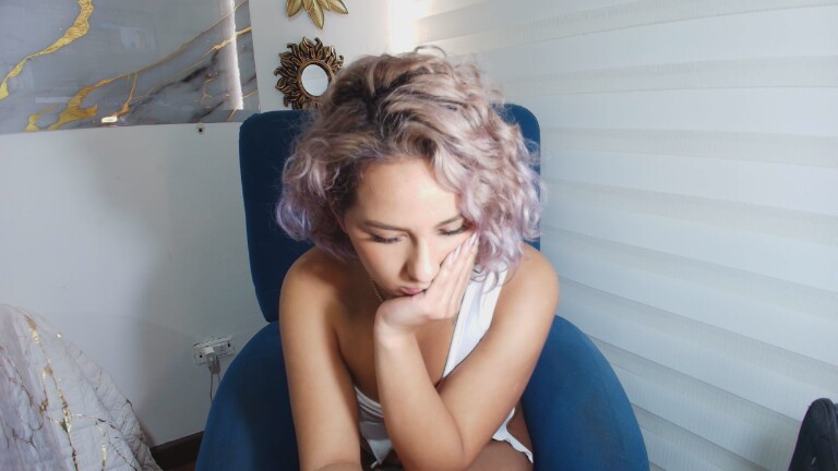FloraSaenzX's Streamate show and profile
