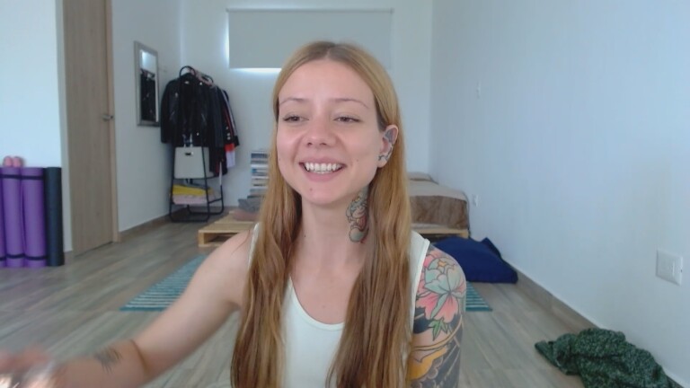 VicktoriaLou's Streamate show and profile