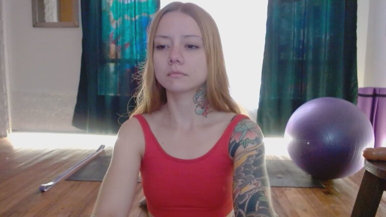 VicktoriaLou's Streamate show and profile