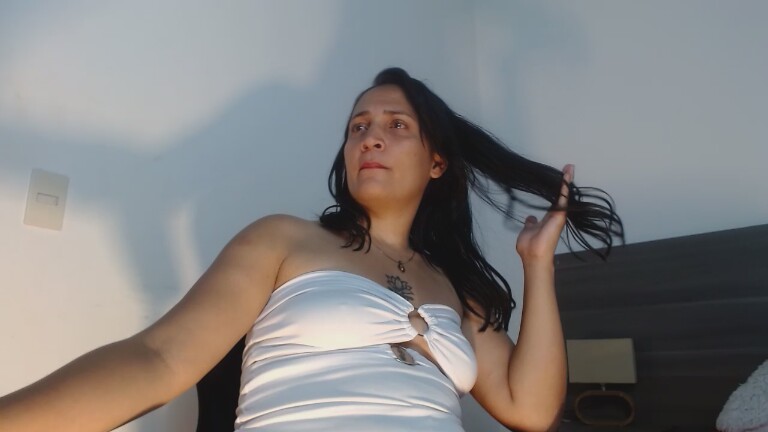 MILAHOT23's Streamate show and profile