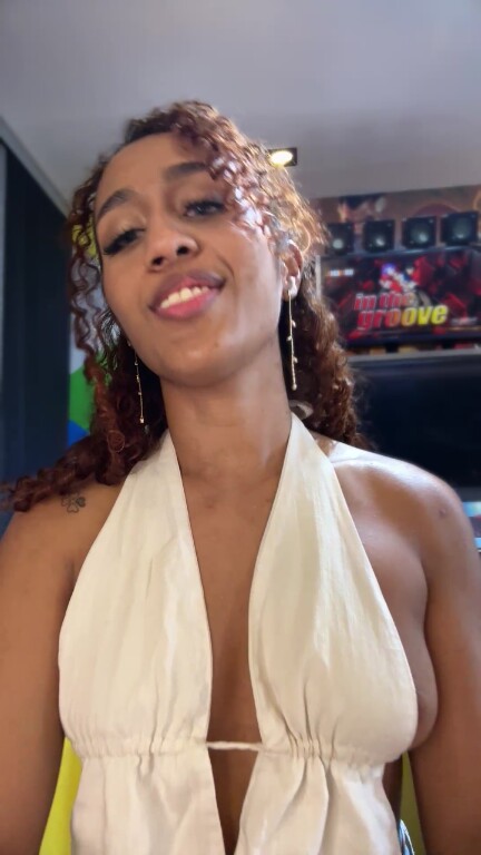 MaiaCox's Streamate show and profile