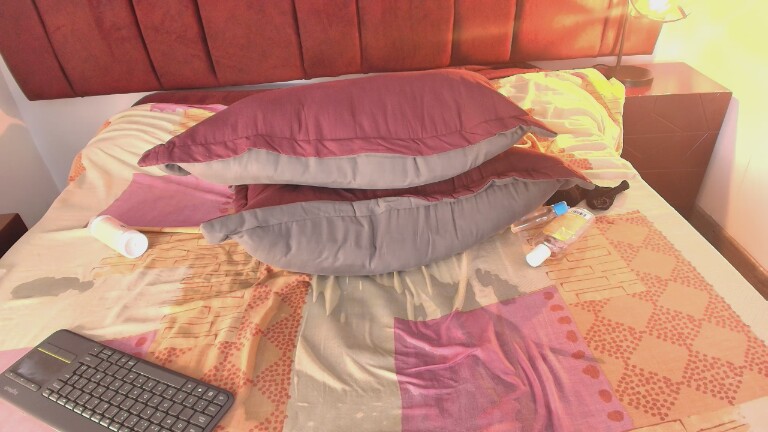 Zuzana21's Streamate show and profile