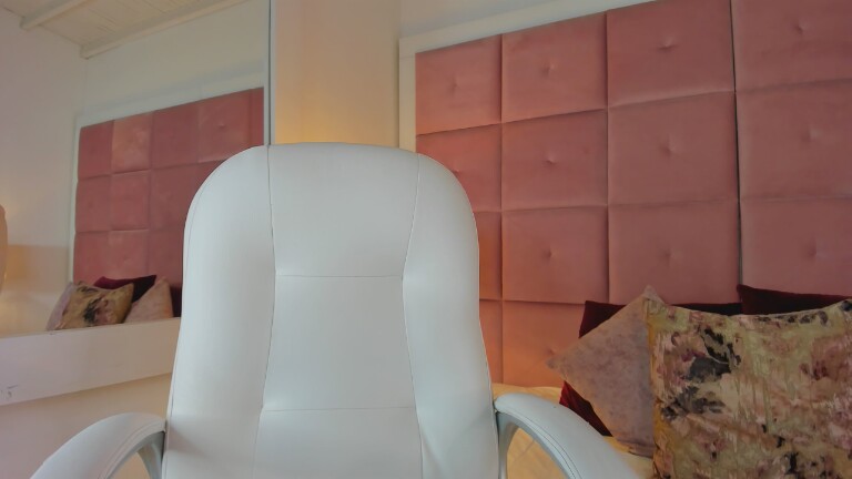 hollyBrisstol90's Streamate show and profile