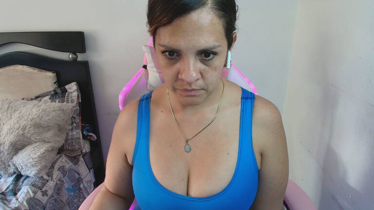 charllottehorny18's Streamate show and profile