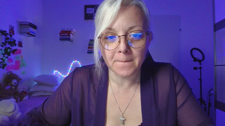 LinsyKim's Streamate show and profile