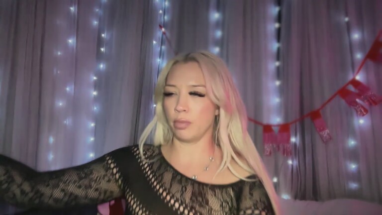 Sabrina_xx's Streamate show and profile