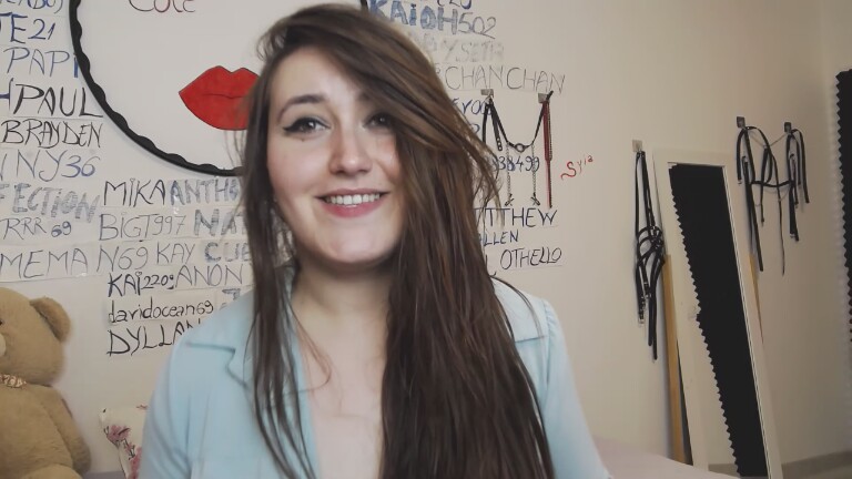 SYIA's Streamate show and profile