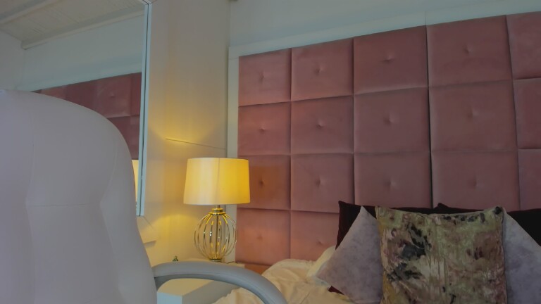 hollyBrisstol90's Streamate show and profile