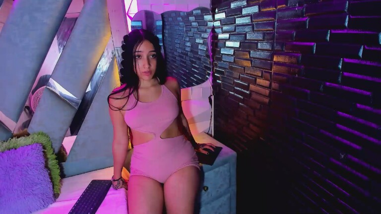 EmmaTeyylor's Streamate show and profile