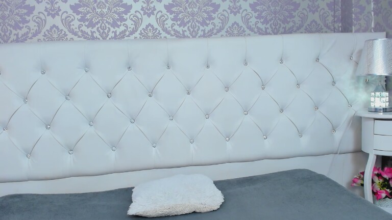 ninaromanova's Streamate show and profile