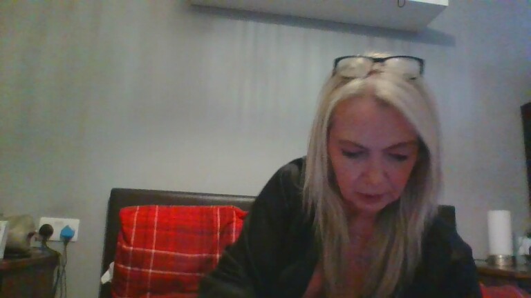 Elly49's Streamate show and profile