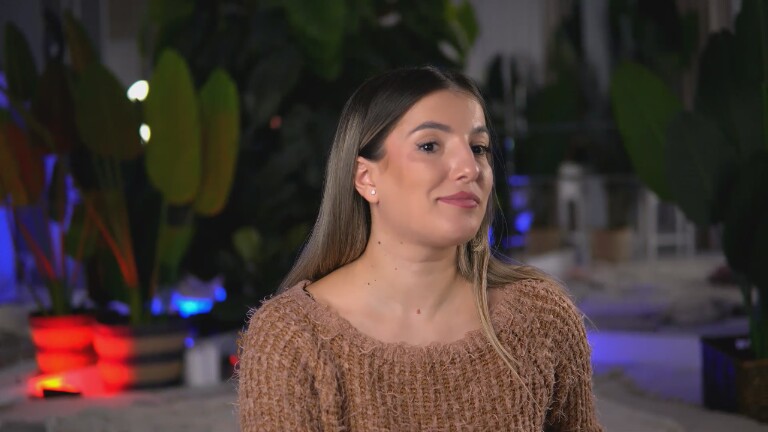 EllaHale's Streamate show and profile