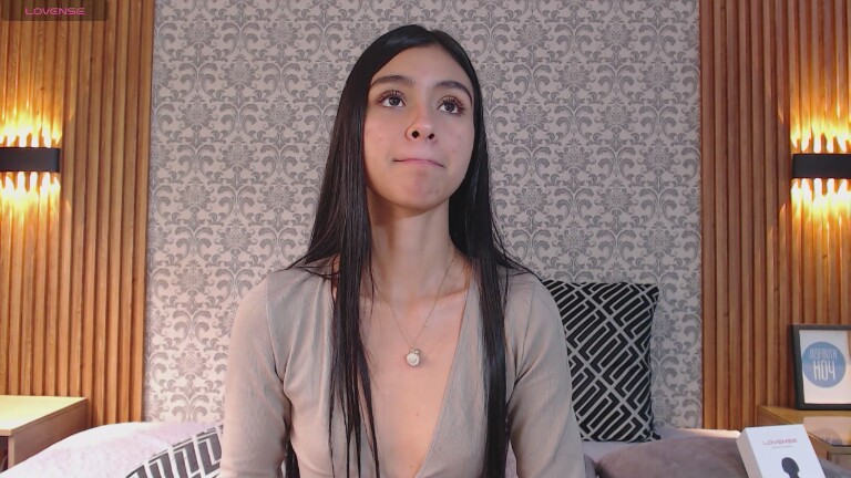 Charlotte_18's Streamate show and profile