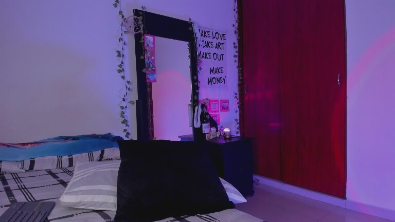 littlekaylaa's Streamate show and profile