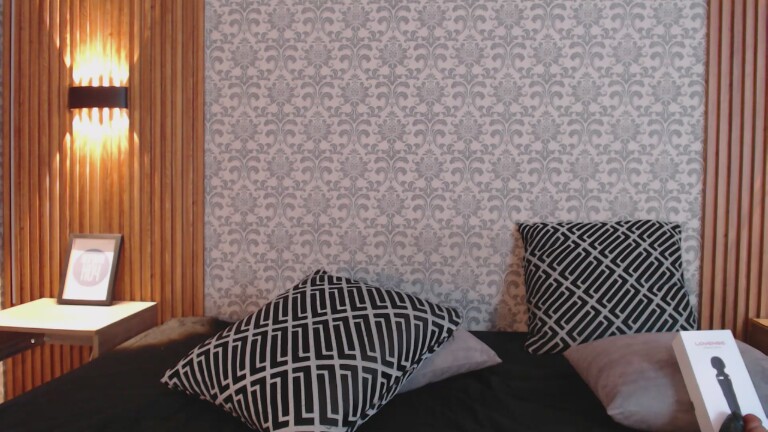 Charlotte_18's Streamate show and profile