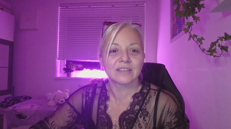 LinsyKim's Streamate show and profile