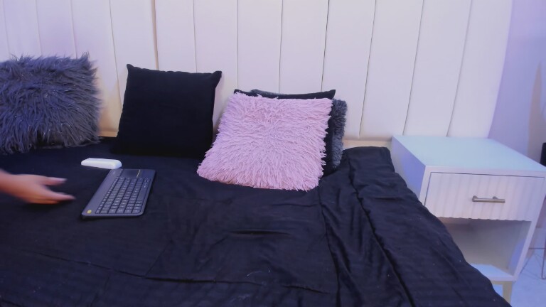 MARIA_KIM's Streamate show and profile